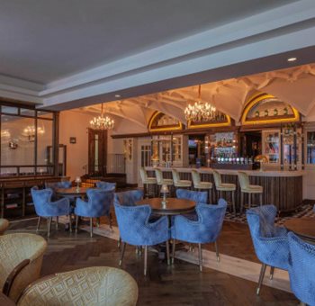 Glenroyal Hotel bar and dining area