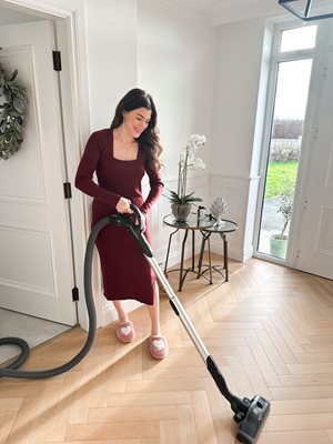 @countryhomeni-woman-vacuuming-floor