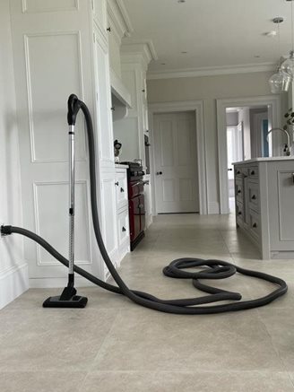 Beam Vacuum hose in new build kitchen
